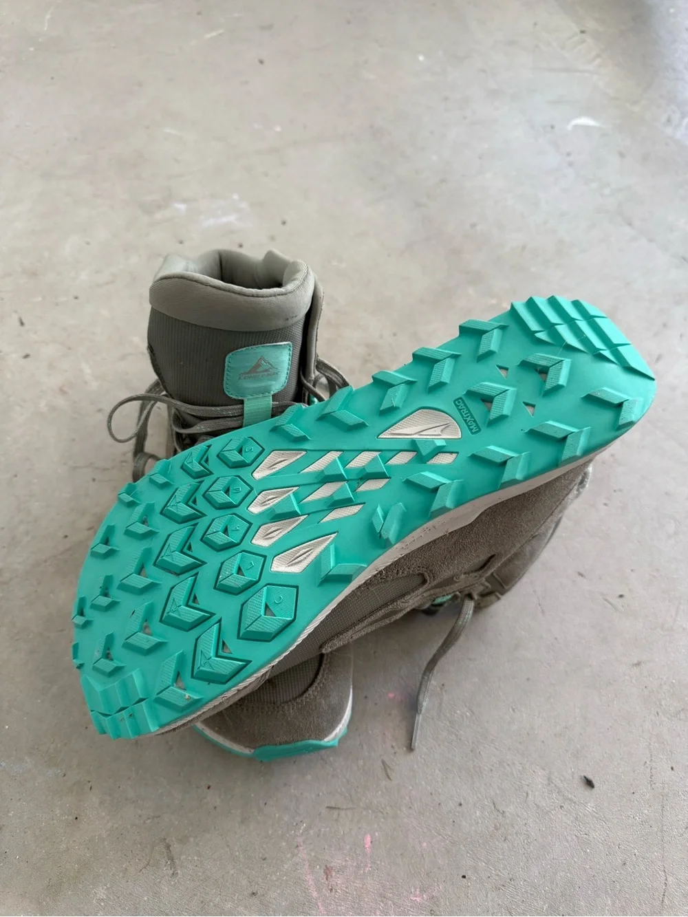 Women’s Altra Lone Peak Hiking Boots - Picture 3 of 5